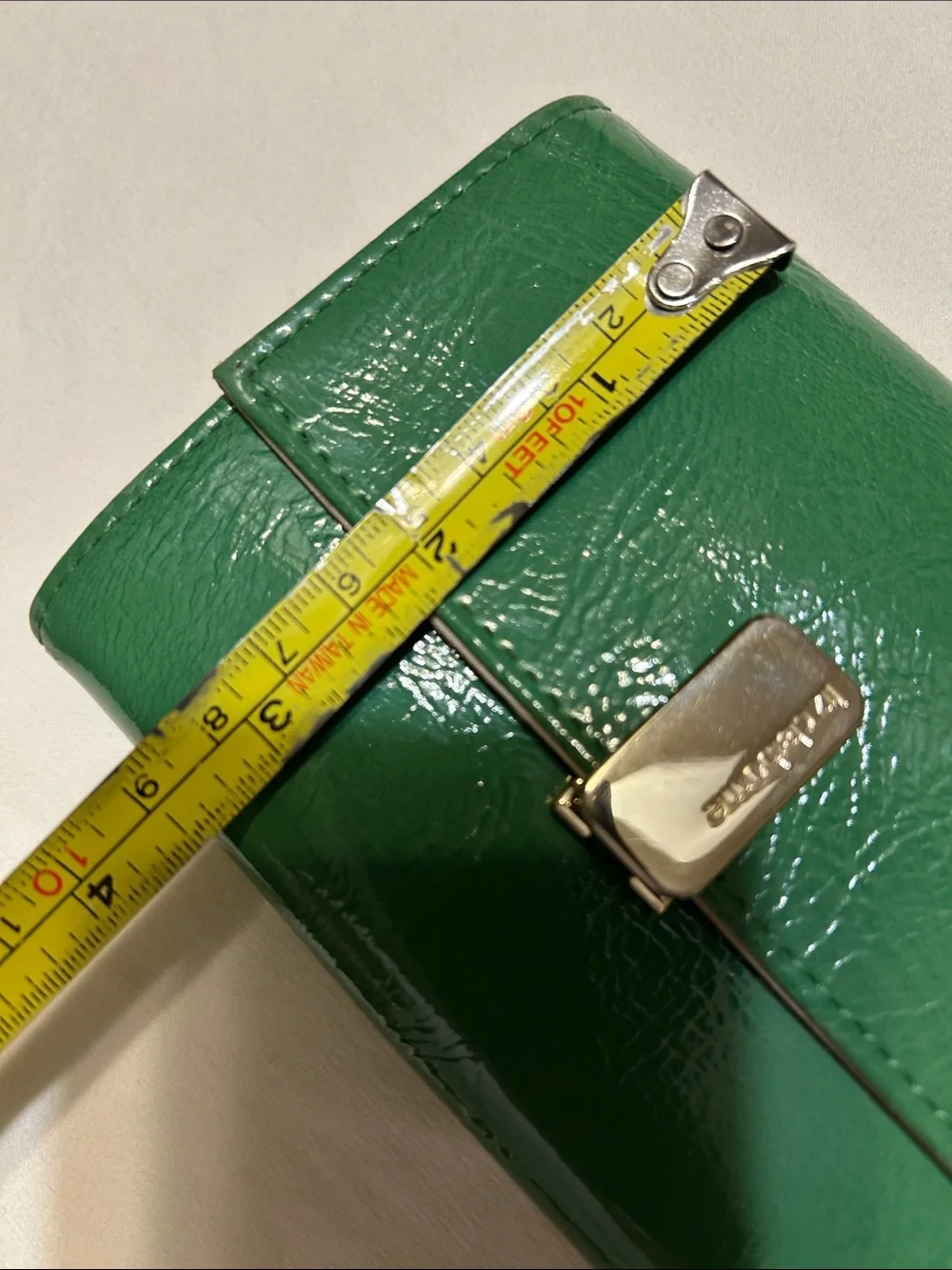 Liz Claiborne Emerald Green Leather Fold Wallet with Gold Tone Clasp